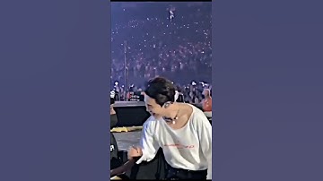 security guard look so happy to hand shake with Jimin😍😭 this moment so parchies 🥺