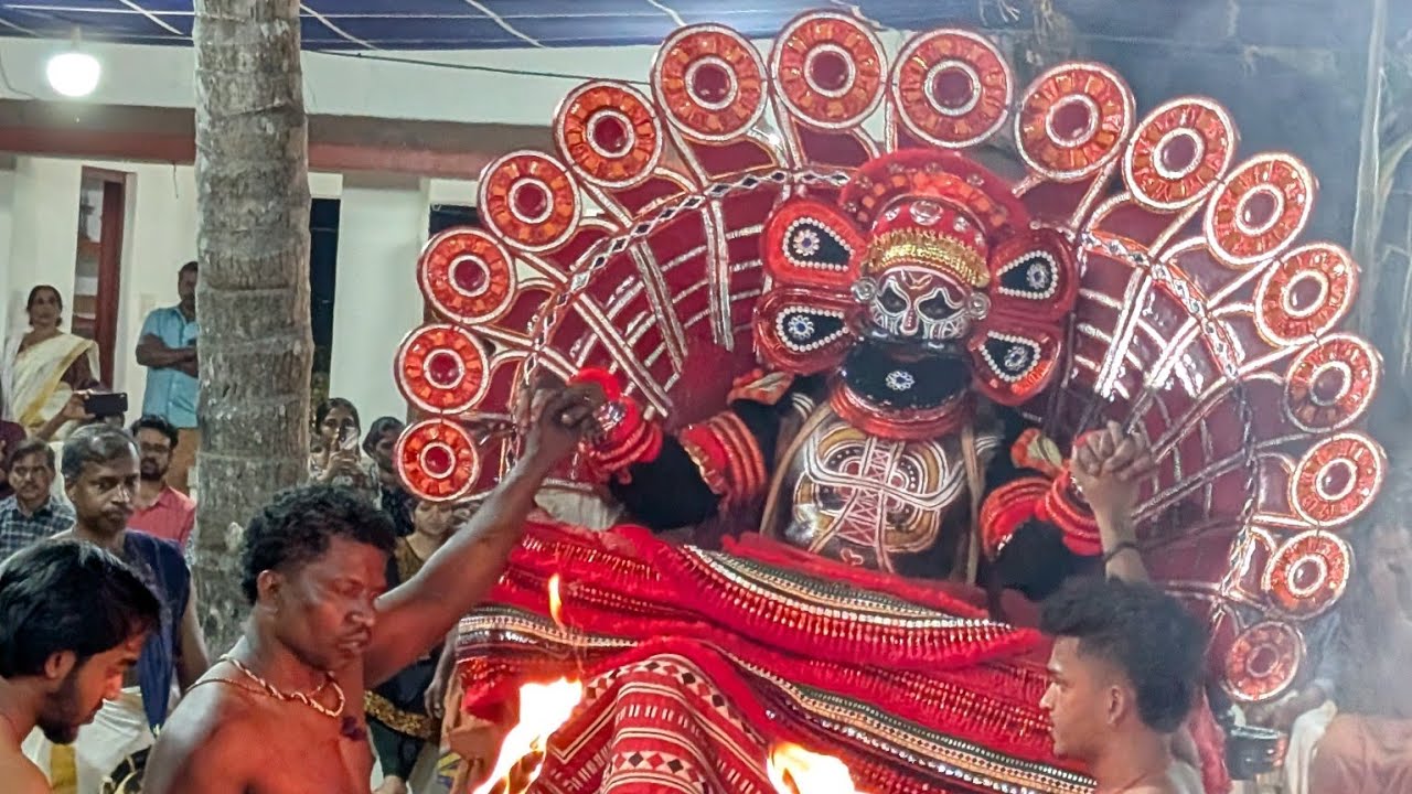 നിധീഷ് പെരുവണ്ണാൻ കെട്ടിയാടിയ കരിയാത്തൻ തിറ ശ്രീ കരുവാൻ കണ്ടി ക്ഷേത്രം ഉള്ളിയേരി