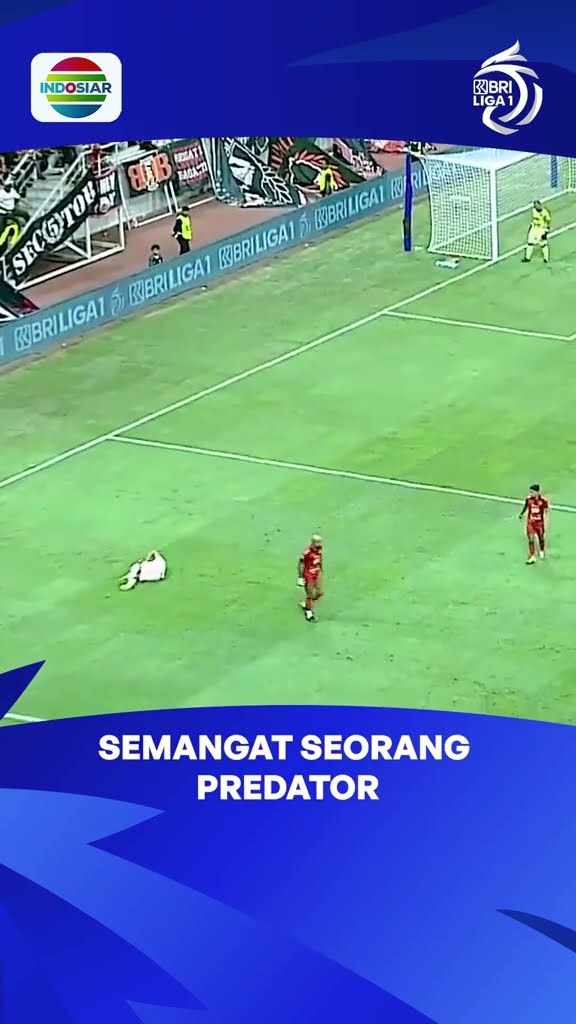 Ketika seorang Predator membantu pertahanan dengan semangatnya #shorts #liga1