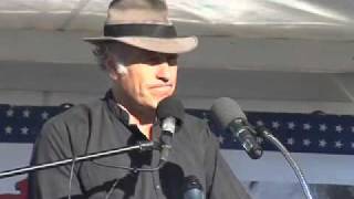 Greg Palast Wows Thousands In Wisconsin