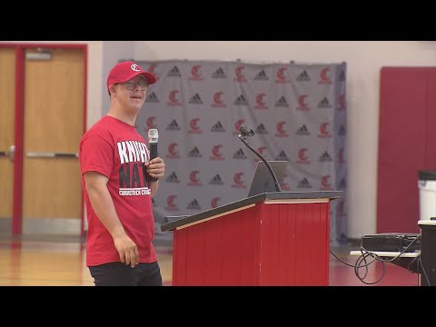 An elite IRONMAN gives inspirational message at Currituck County High School