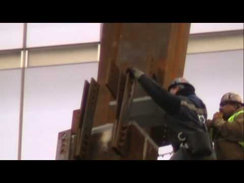 Local 40 iron workers installing a corner node on 1 World Trade Center