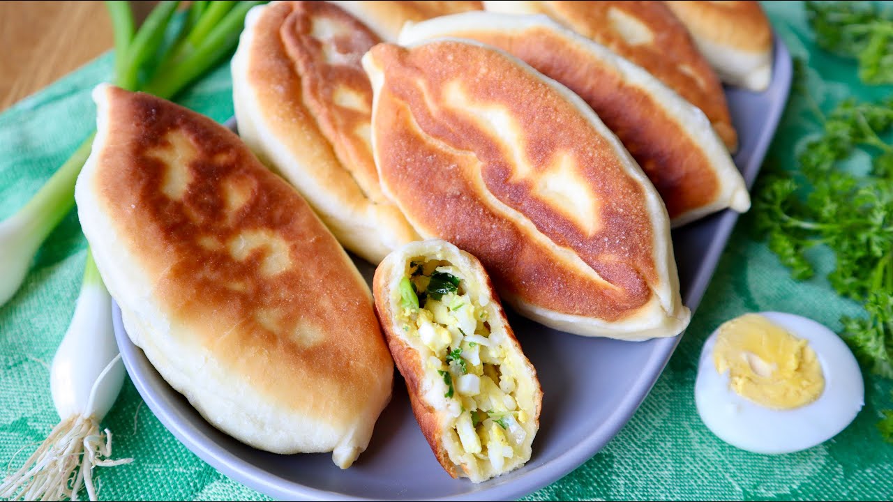 Piroschki mit Eiern und Frühlingszwiebeln