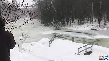 Video: Ice flowing down New Haven River