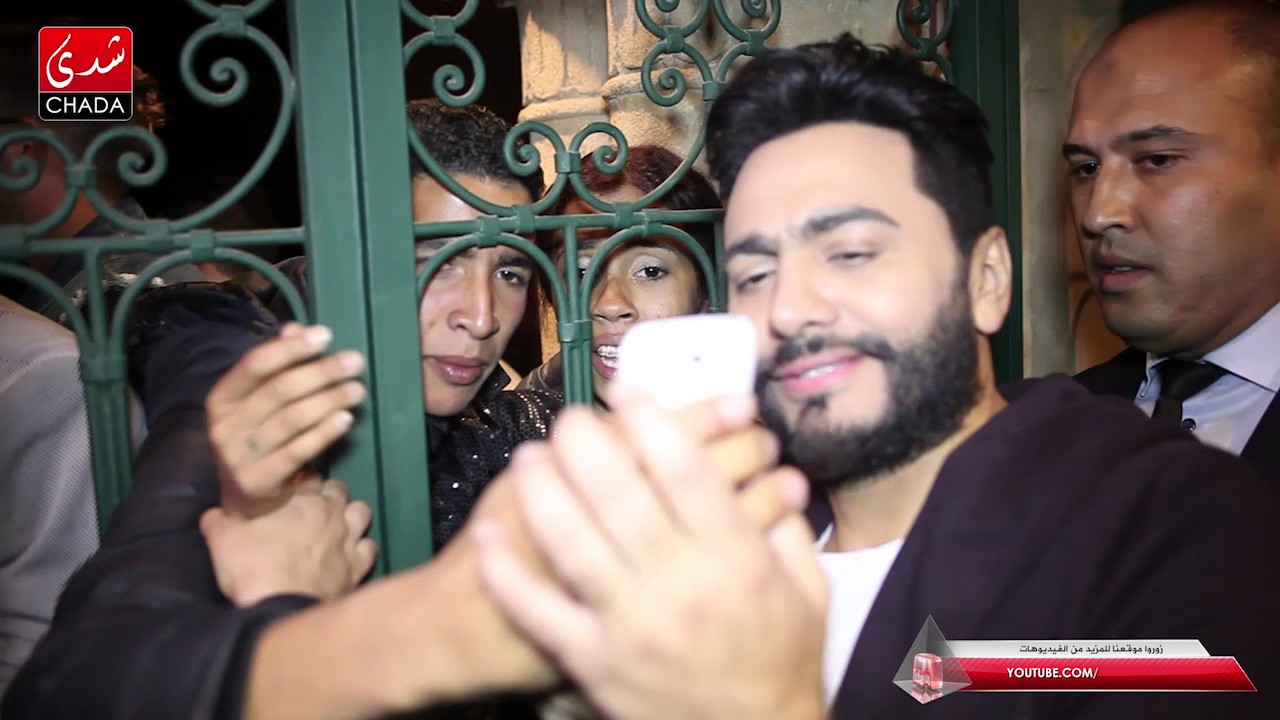 فوضى و صراخ و سلفي وراء القطبان ... هكذا ودع جمهور موازين تامر حسني