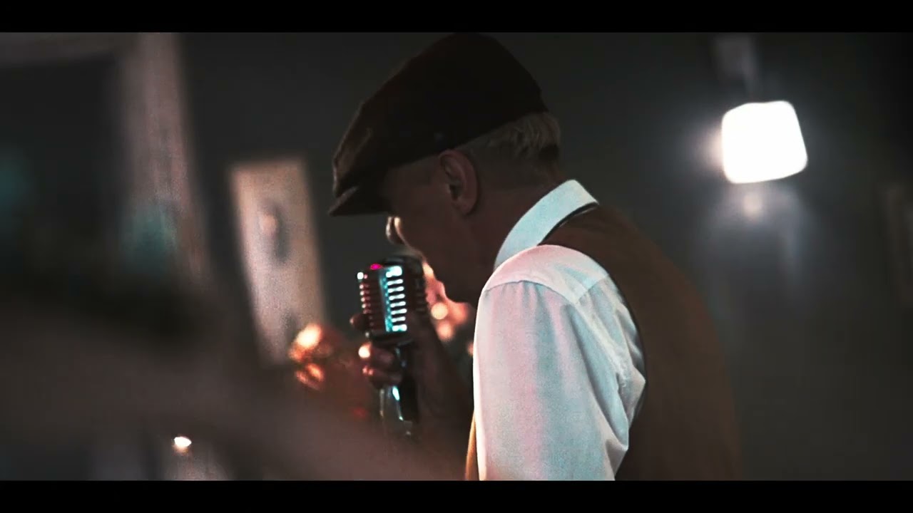 在 YouTube 上觀看「Staszek Głowacz – Facet z jajami (Official Video)」