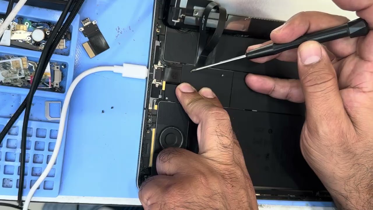 iPad Pro 11 dead/ not charging solution fully disassembly charging port replacement #ipadpro #reels 