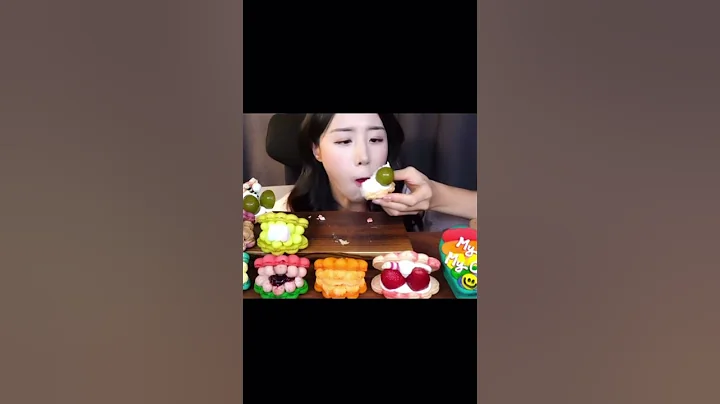 Asmr having chewy macarons #shorts by foodie bear 🐻