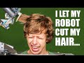 Robô cabeleireiro corta cabelo de youtuber durante a quarentena