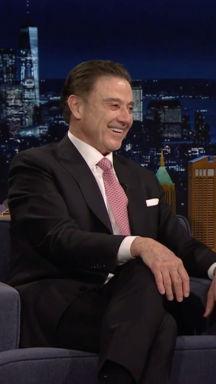 Coach #RickPitino didn’t hold back in his viral halftime speech at a #StJohns basketball game.