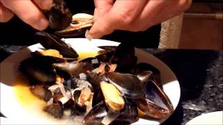 Eating mussels