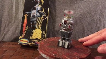 Moebius 1:24 Lost in Space B9 Robot