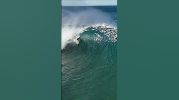 Makana Pang BIG SPITTER at Pipeline