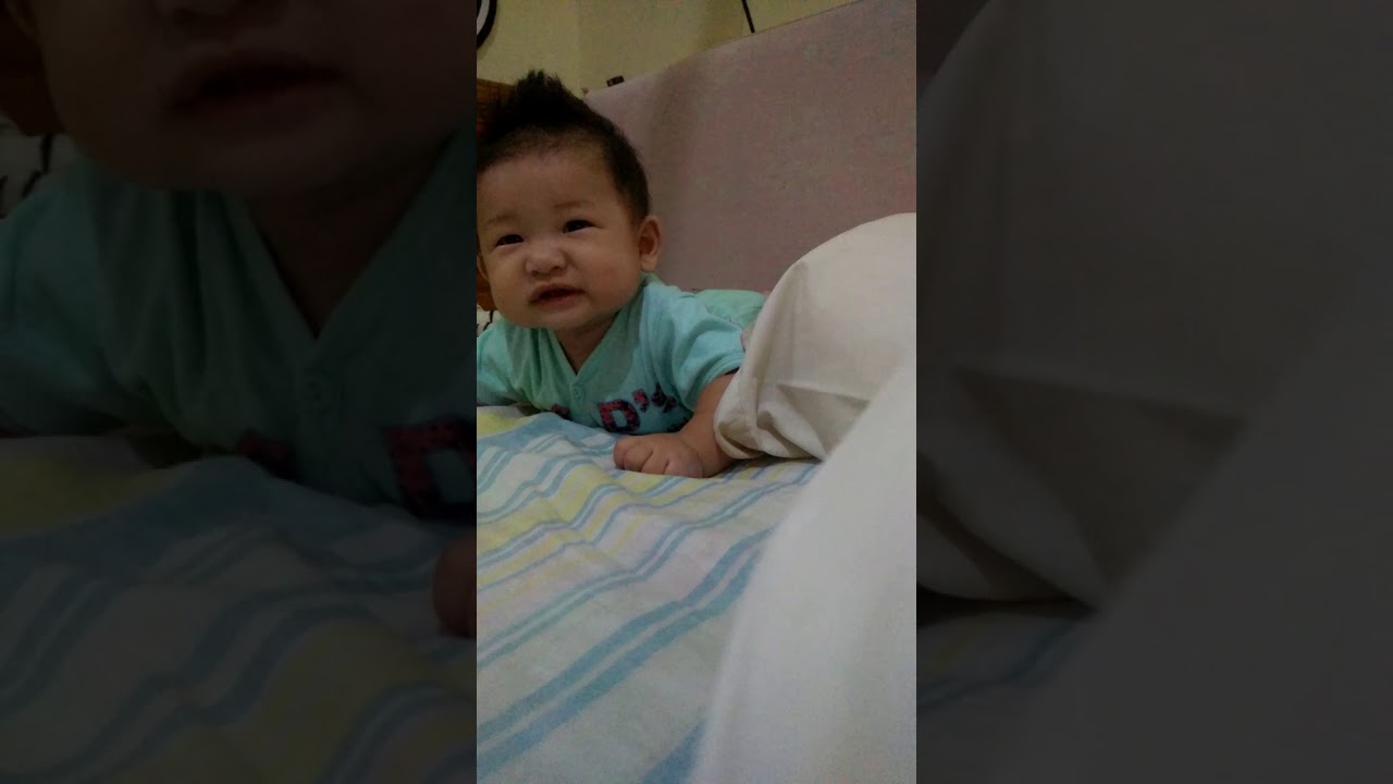  Senyum lucu  seorang bayi YouTube