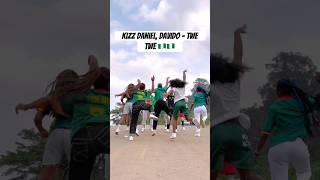 Kizz Daniel, Davido - Twe Twe ( Official Dance Video ) #kizzdaniel #davido #empire #cameroun