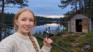 Living in a secluded log cabin | Fishing & Off-Grid in Sweden 🎣🏔️😍