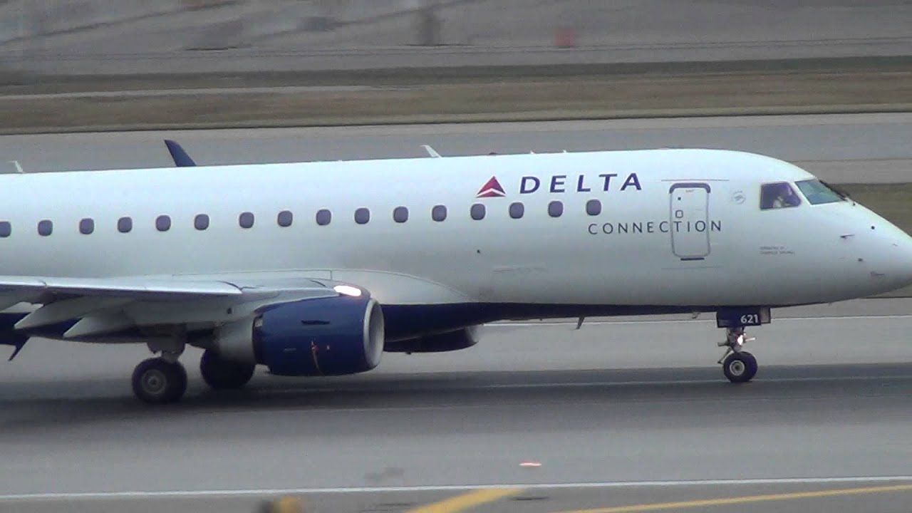 Compass Airlines Embraer ERJ-170-200LR Takeoff 30L | N621CZ | Minneapolis International