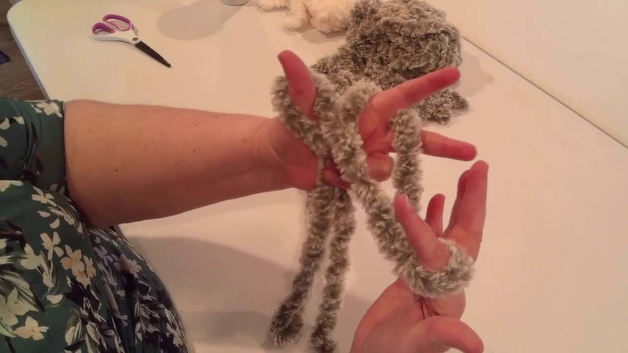 How to Finger Knit a Luxurious Cowl Scarf in 30 Minutes or Less! YouTube