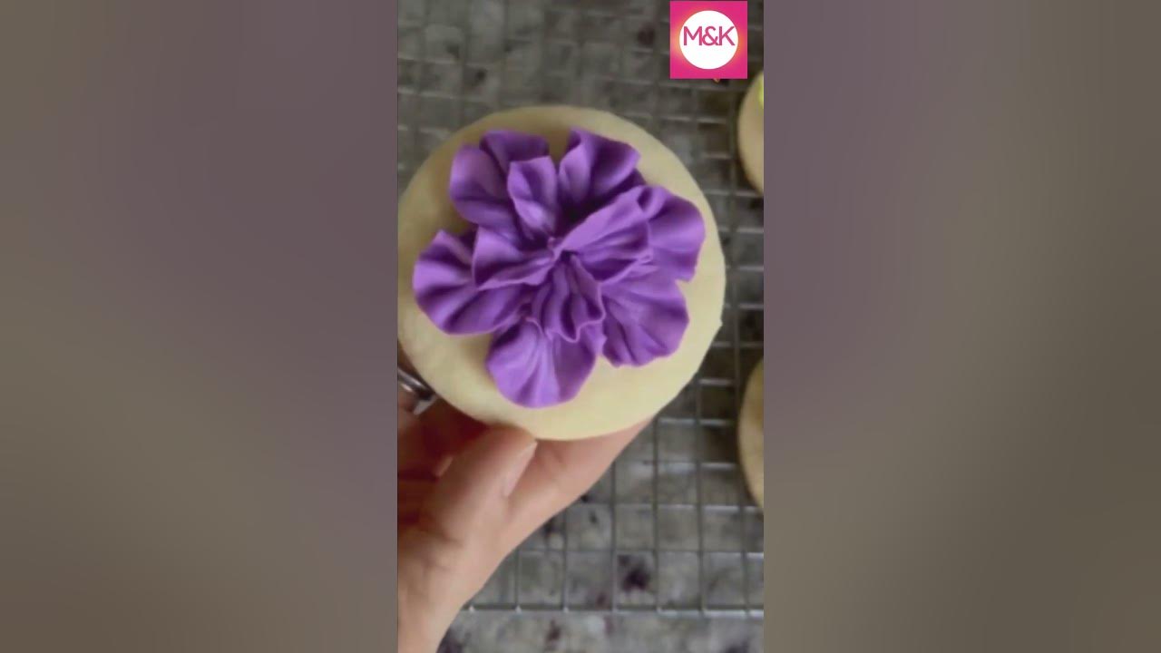 How To Make Your Cupcakes Look Amazing With Buttercream Decorations