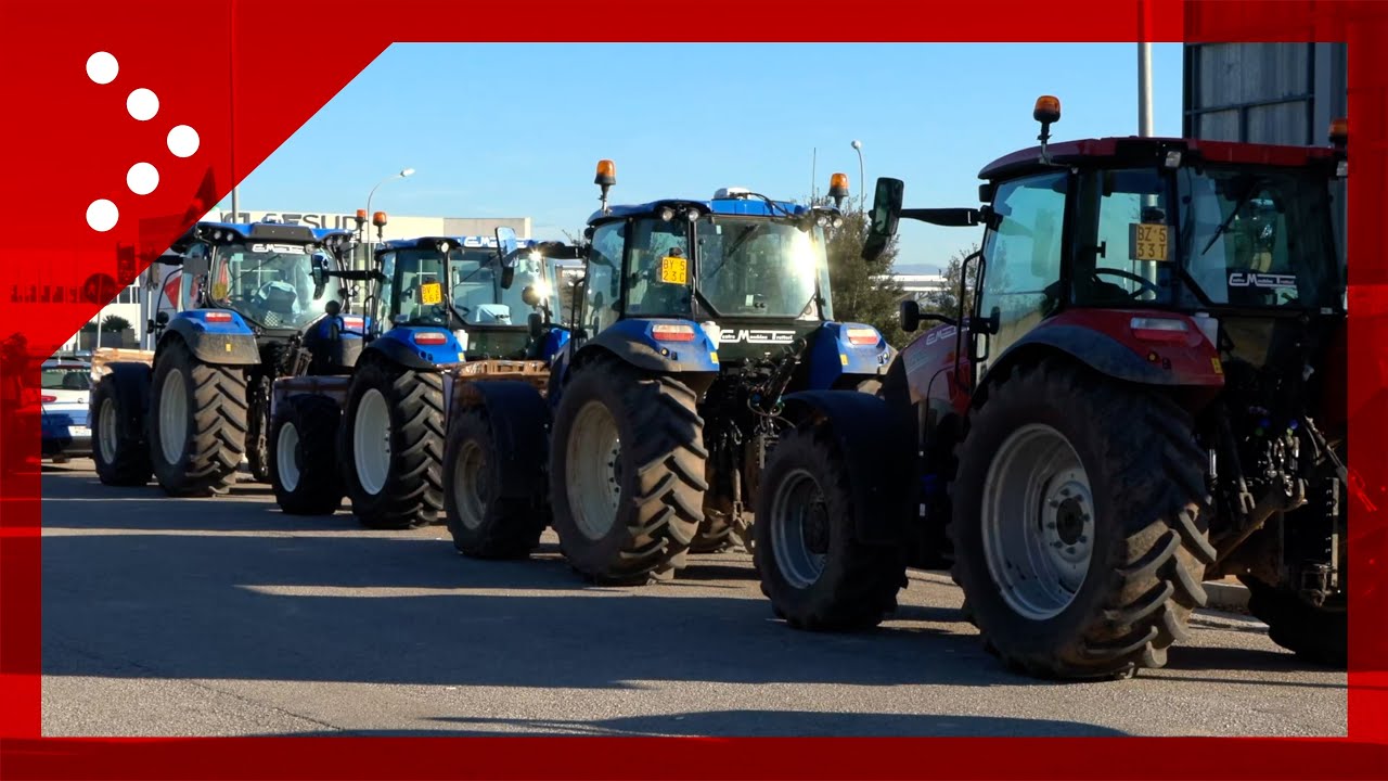 Mobilitazione agricoltori, trattori si radunano a Casal di Principe (Caserta)