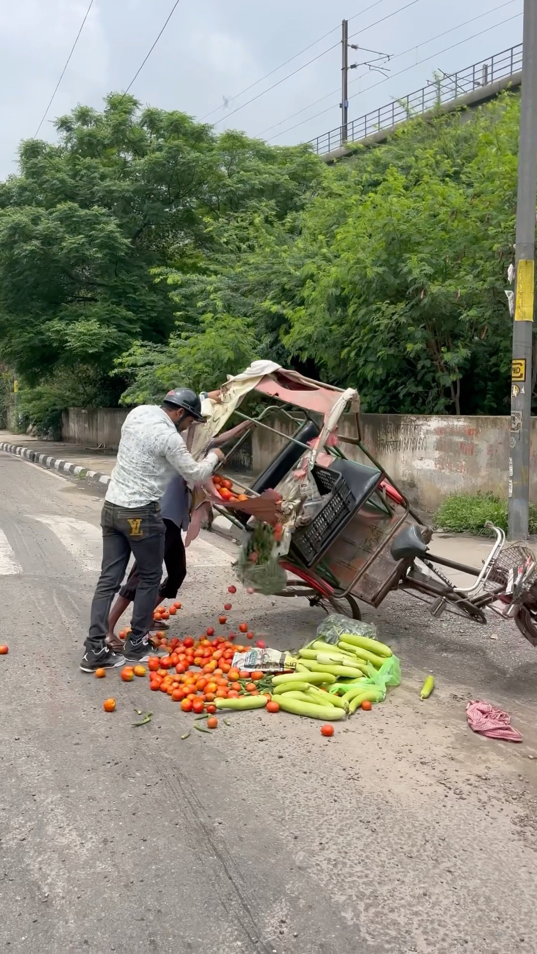 अंकल बहुत रोये ???#humanity #respect #helping #trending #viralvideo #youtubeshorts ?
