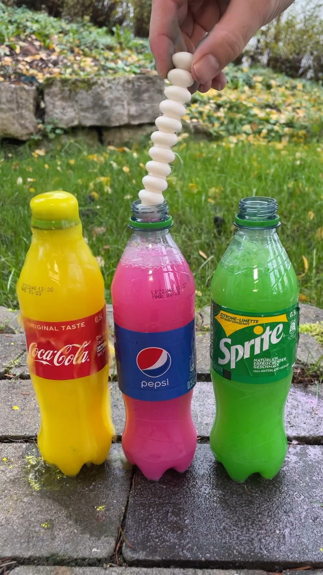 Coca Cola, Fanta,Sprite und Mentos |  Experiment #Shorts
