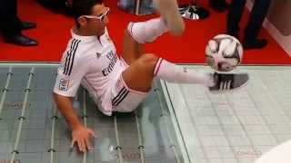 Cristiano Ronaldo Double Show: Football Freestyler & Eyecatcher