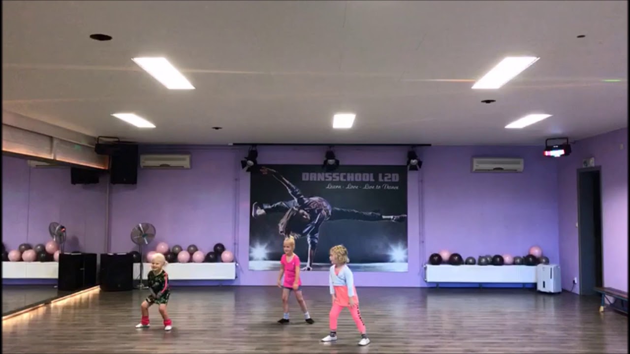 Streetdance groep 1 danst 