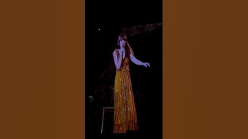 TAYLOR SWIFT ACCIDENTALLY SWALLOWS A BUG DURING CHICAGO SHOW: ‘DELICIOUS’ #shorts