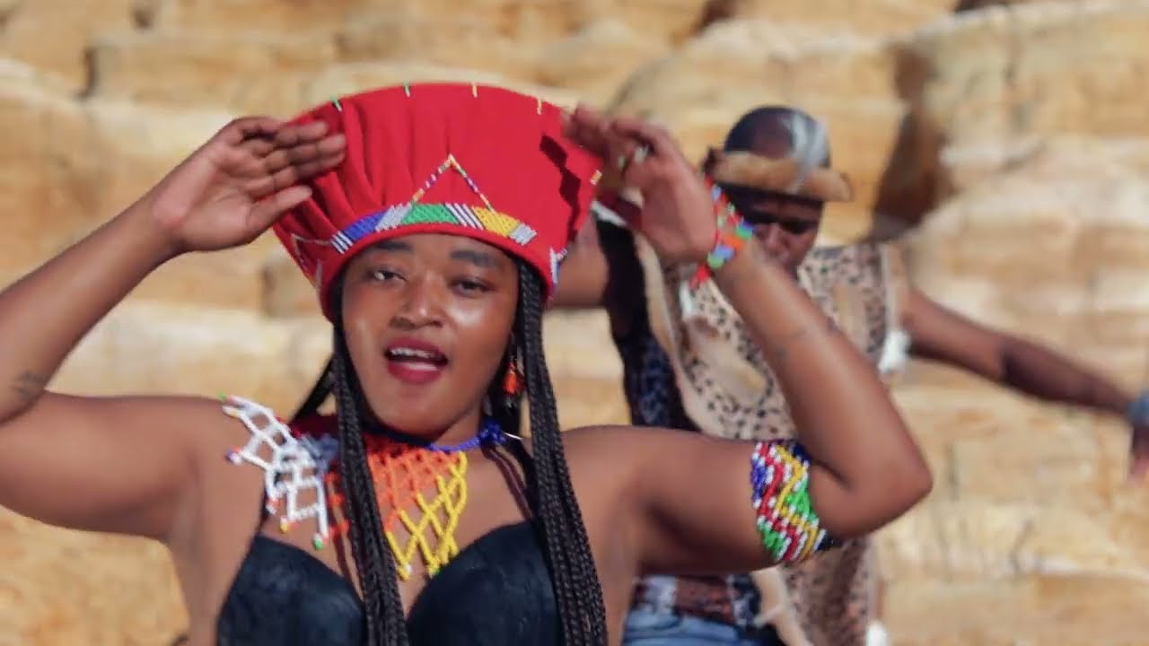 Ray T - Ndabezitha ft Malungelo Official Video