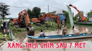 Hai xe cuốc trục vớt xáng thổi đất chìm dưới lòng sông độ sâu 7 mét ra sao