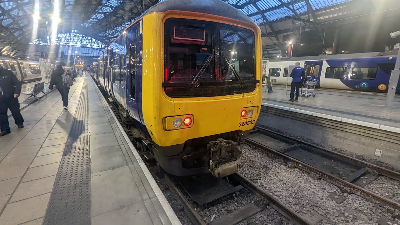 323232 arriving at Liverpool Lime Street 01/11/2022 - YouTube