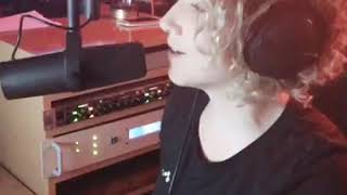 Erdal Tunanın Kalirsa Isimli Şiirine Şiir Sesli Kadın Zeliha Alemdarın Harika Yorumu Vitamin Fm