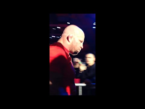 Видео: ШОК! Звезда MMA Джефф Монсон вышел на бой под песню День победы и в футболке КПРФ