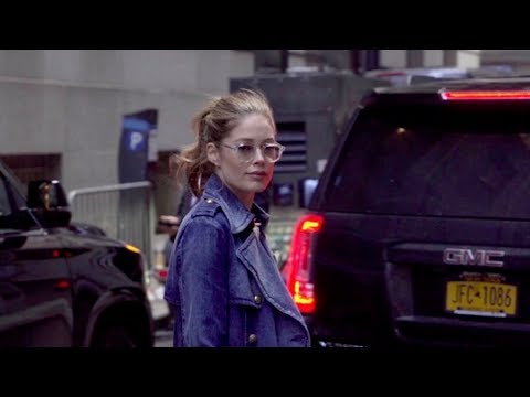 Video: Catherine Zeta-Jones S Hčerko Kate Hudson In Olivijo Wilde Na Razstavi Michael Kors