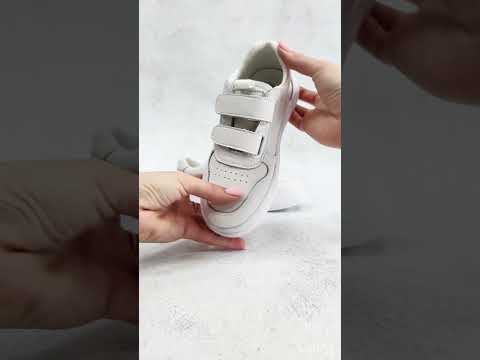 Дитячі кросівки кеди, шкіряні, білі, легке взуття для хлопчиків і дівчат на липучці в РОЗМІЛІ: 31-35, видео 1