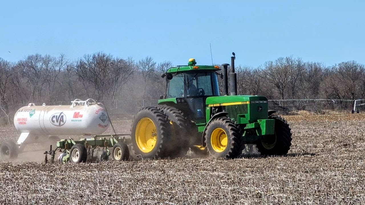 John Energy Rig John Deere 4955 Pulling 11 Shank Anhydrous Rig - YouTube