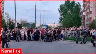 Download Lagu Water crisis deepens in Donetsk: People fight with each other, threaten Putin's power MP3 Download Lagu Water crisis deepens in Donetsk: People fight with each other, threaten Putin's power MP3