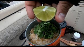 Fishing the early spring flood and a quick tom yum soup on upper
mississippi river. is miracle noodle plus: -broccoli -scallion
-tamarind pa...