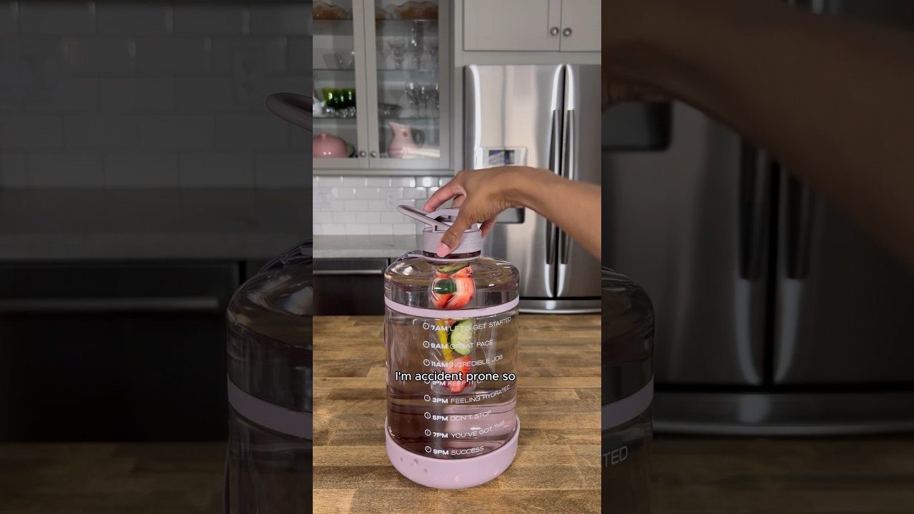 When life gives u 🍋, you hit your water goals. 