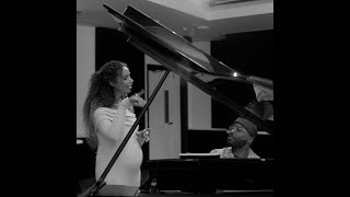 新古典鋼琴家 Alexis Ffrench 《亞歷克西斯・弗倫奇 - 真實》&quot;TRUTH&quot;  新專輯 feat. 美聲天后里歐娜·路易斯 (Leona Lewis)跨刀助陣〈One Look〉