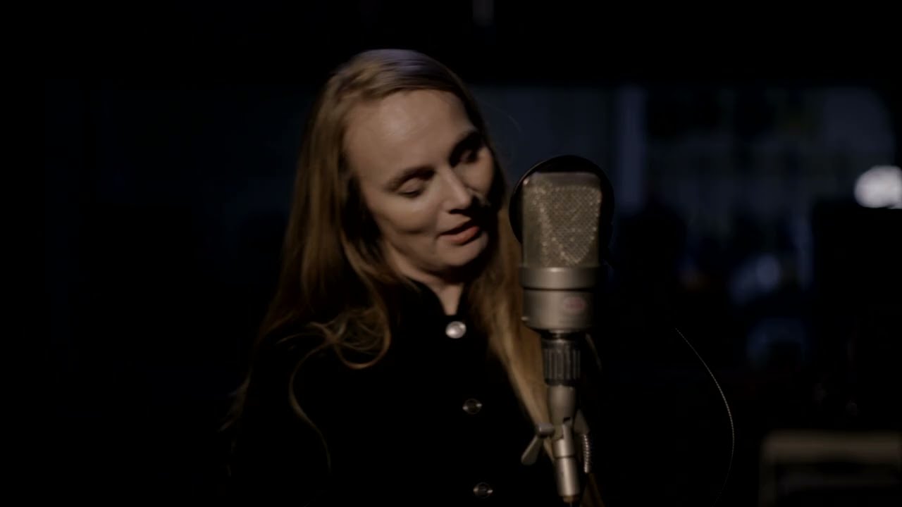 Maria Laurette Friis / Thomas Morgan: Colors (Official Video) adlı videoyu YouTube'da izle Maria Laurette Friis / Thomas Morgan: Colors (Official Video) adlı videoyu YouTube'da izle