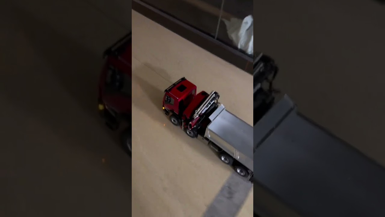 Iveco 1/14 RC Hydraulic Lift Tipper Truck RTR 