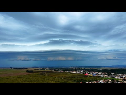 Nuvens prateleiras, chuva e raios nesse feriado no Rio Grande do Sul