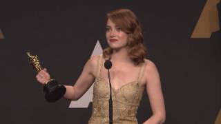 Exclusive! Emma Stone Reacts to Oscar's blunder Full backstage Interview