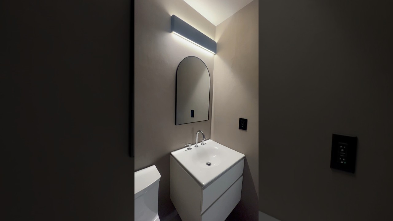 Знаете ли вы, что можно использовать микроцемент поверх старой плитки с помощью @smartcretdoityou...