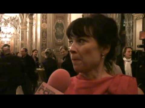 Anne Dorval  la Crmonie des Prix Lumire  Paris.mp4