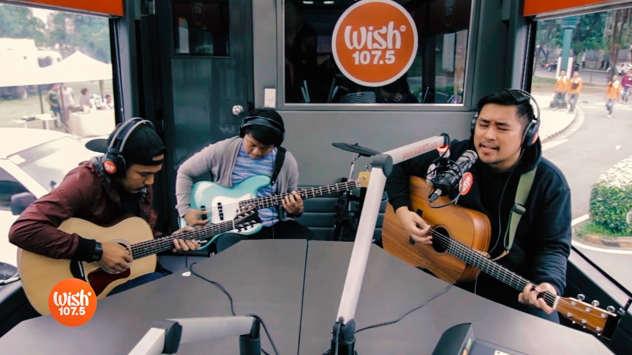 December Avenue performs Eroplanong Papel LIVE on Wish 1075 Bus