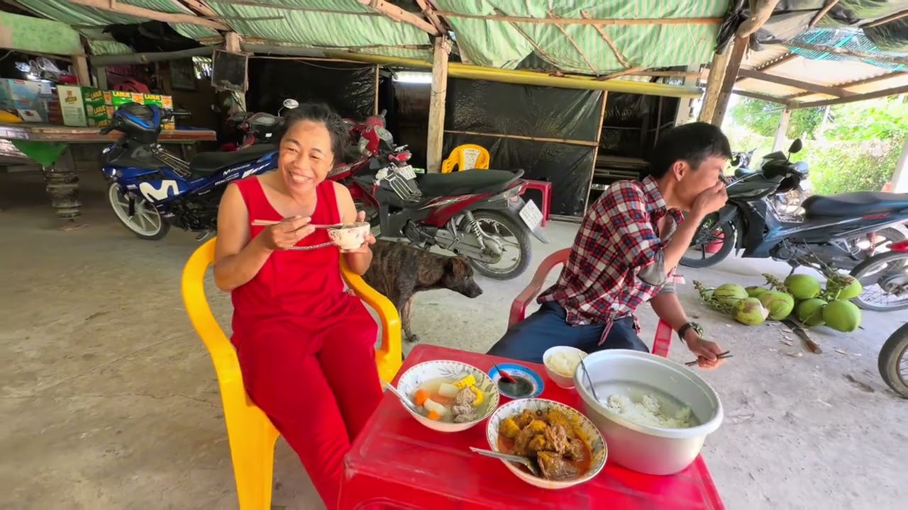 Buổi cơm ngày 29 Tết của Anh Hận và Chị Út..!