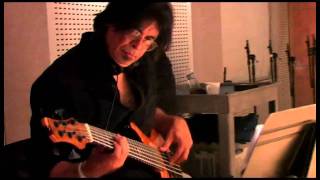 Yellowjackets - Jimmy Haslip - The Left-Handed Bassist chords